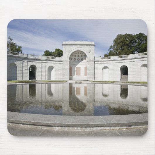 米国、VA、アーリントン。 軍の女性のための マウスパッド (正面)