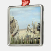 米海兵隊が火のために火付け砲を準備する メタルオーナメント (左)