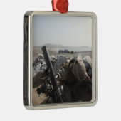 米海軍がペルーのサリナスで乳鉢を発射する メタルオーナメント (右)