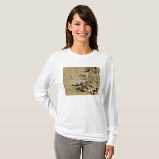 米海軍シービーがM-4およびM-16A2ライフルを発射 Tシャツ (正面フル)