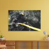 米海軍ダイバーはダイビングを開始する準備ができている キャンバスプリント (インサイチュ (リビング))