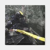 米海軍ダイバーはダイビングを開始する準備ができている マグネット (正面)