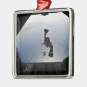 米空軍のパラレースキューマンが飛び出した メタルオーナメント (左)