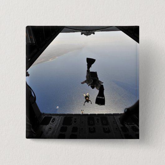 米空軍のパラレースキューマンが飛び出した 缶バッジ (正面)