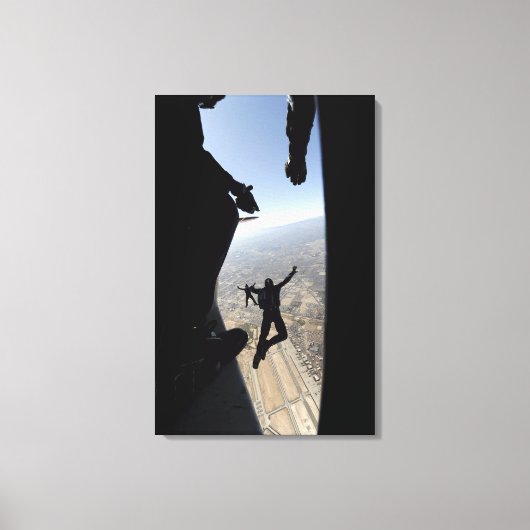 米空軍アカデミーのパラシュートチーム キャンバスプリント (正面)