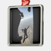 米空軍アカデミーのパラシュートチーム メタルオーナメント (左)