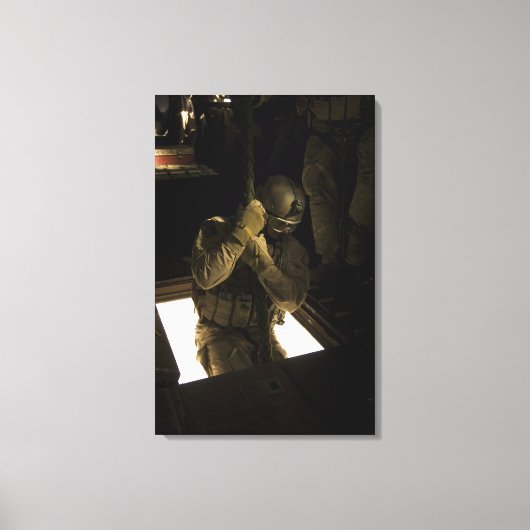 米空軍パラレースカーが降下を始める キャンバスプリント (正面)