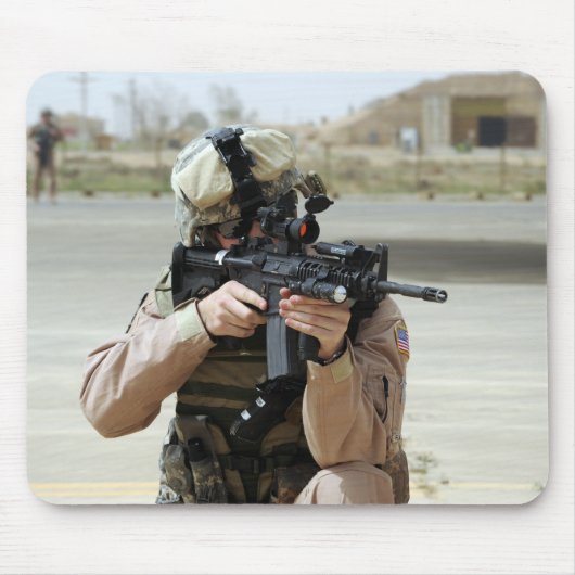 米空軍航空従事者が警備を行う マウスパッド (正面)