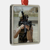 米空軍航空従事者が警備を行う メタルオーナメント (右)