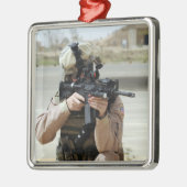 米空軍航空従事者が警備を行う メタルオーナメント (左)