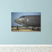 米空軍航空機乗組員がB-52を準備する キャンバスプリント (インサイチュ (ウッドフロア))