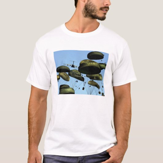 米空軍C-17グローバルマスターIII Tシャツ (正面)