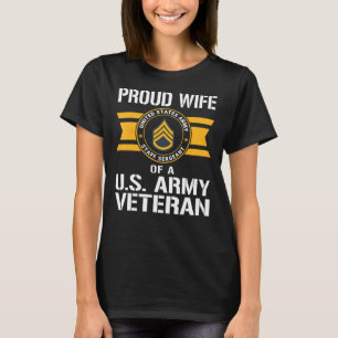 米軍誇りを持った退役軍人E6スタッフの妻 Tシャツ