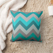 粋でガーリーな灰色のティール（緑がかった色）のシェブロンのジグザグパターン クッション (ブランケット)