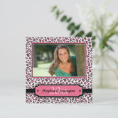 粋で黒いピンクのチータの卒業の写真のパーティー 招待状 (スタンド正面)