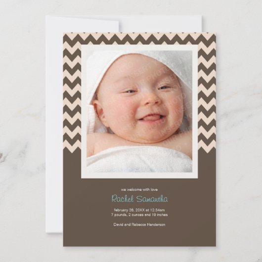 粋なシェブロンの女の赤ちゃんの誕生の発表 案内状 (正面)