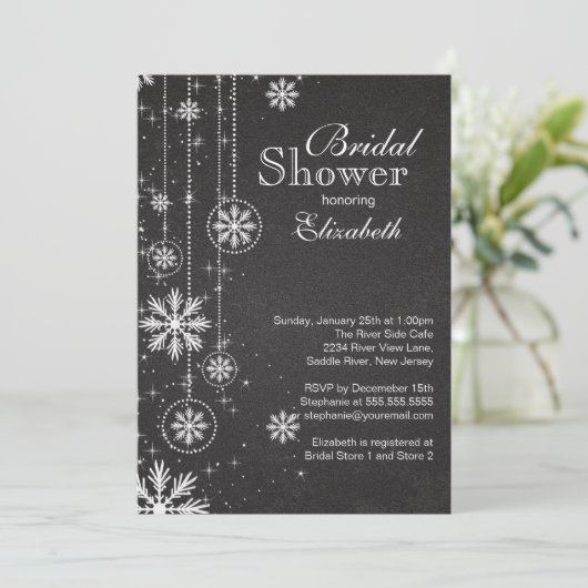粋な黒板の雪片の冬のブライダルシャワー 招待状 (スタンド正面)