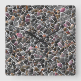 粗いサーモンと灰色の不規則なモザイクの散らかった スクエア壁時計