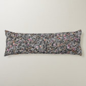 粗いサーモンと灰色の不規則なモザイクの散らかった ボディピロー (正面)