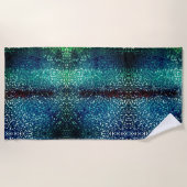 粗い打ちガラスの上のネオンブルーのモザイクスタイル ビーチタオル (正面)