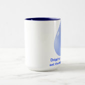 粘り強さ中国のの諺を持つマグカップ。 マグカップ (中央)