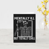 精神的に病気だがハロウィーンの骨格を完全に冷やす カード (黄色い花)