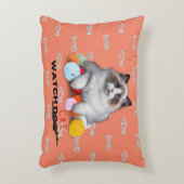 糸おもしろいの骨を見る猫 アクセントクッション (正面(垂直))