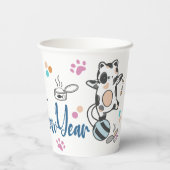 糸でバランスのとれた子猫の幸せな新年 紙コップ (裏面)