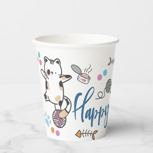 糸でバランスのとれた子猫の幸せな新年 紙コップ (正面)
