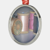 糸のヴィンテージのスプール メタルオーナメント (左)