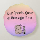 糸パーソナライズされたよくはしゃぐ付き猫 ラウンドクッション (裏面)