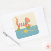 糸玉ストライプの付き玩具猫 スクエアシール (封筒)