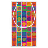 糸、糸、糸ブロックパターン（の模様が）ある スモールペーパーバッグ (裏面)