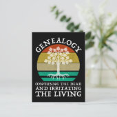 系図学は死者を混乱させ、生き物を苛立たせる ポストカード (スタンド正面)