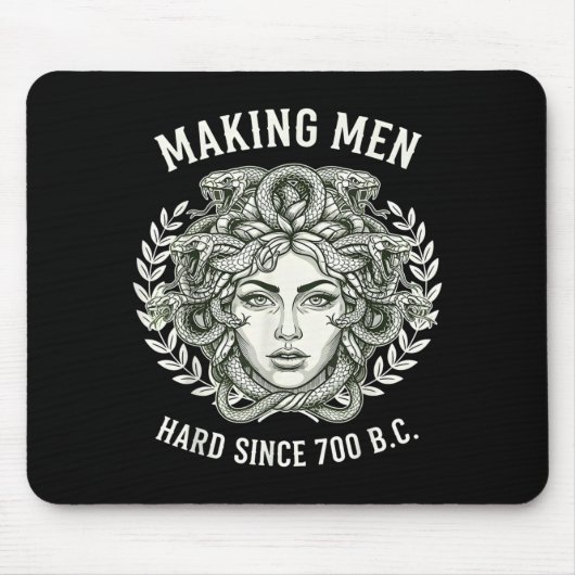 紀元前700年から男を硬くするメデューサ ギリシャ おもしろ 女性視点 Tシャツ マウスパッド (正面)