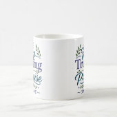 約束を信じ続ける　霊的励まし コーヒーマグカップ (中央)