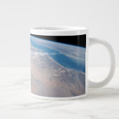 紅海の隣で北に曲がるナイル川 ジャンボコーヒーマグカップ (右)