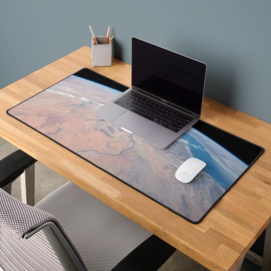 紅海の隣で北に曲がるナイル川 デスクマット (オフィス2)