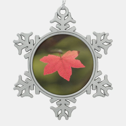 紅秋メープルリーフ自然写真 スノーフレークピューターオーナメント (正面)
