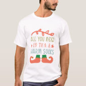 紅茶と暖かい靴下だけでいい - 秋のTシャツ Tシャツ (正面)