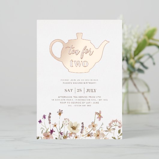 紅茶のための2つのフローラ誕生日-バラ金ゴールド 箔招待状 (立ち正面)