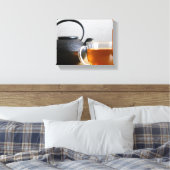 紅茶カップとブラックメタルティーケトル8x10 キャンバスプリント (インサイチュ (寝室))