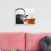 紅茶カップとブラックメタルティーケトル8x10 キャンバスプリント (インサイチュ (リビング))