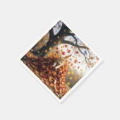 紅茶色の猫が落ち葉の山から飛び出す スタンダードカクテルナプキン (角)
