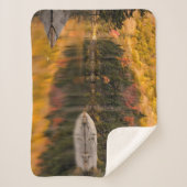 紅葉がビーバー池で反射 シェルパブランケット (正面)