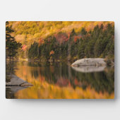 紅葉がビーバー池で反射 フォトプラーク (正面)