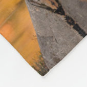 紅葉がビーバー池で反射 フリースブランケット (角)