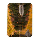 紅葉がビーバー池で反射 マグネット (縦)