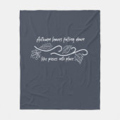 紅葉が粉々に倒れ込む フリースブランケット (正面)