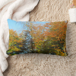 紅葉とブルースカイ – パーソナライズされた ランバークッション